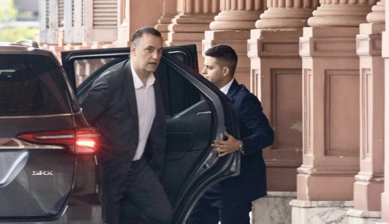 Adorni se prepara para presentar su declaración jurada