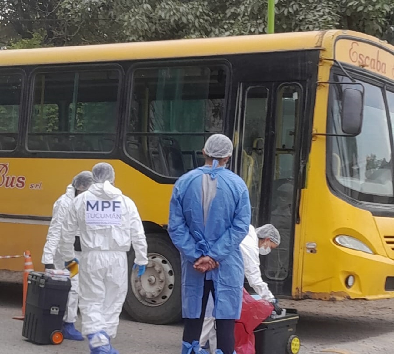 Apuñaló y mató a un hombre en un colectivo que iba a la cosecha del limón 