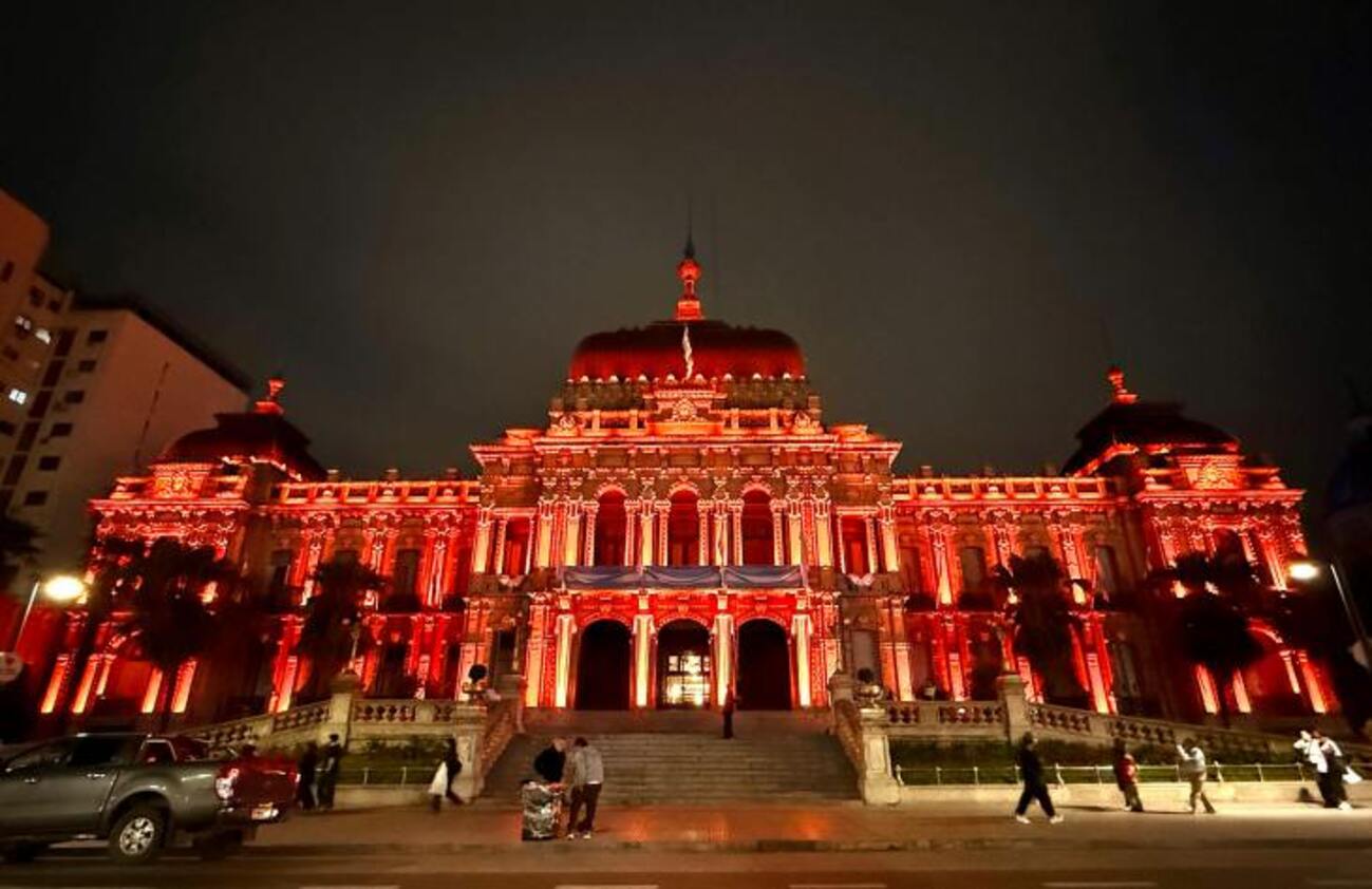 La Casa de Gobierno se iluminó de naranja