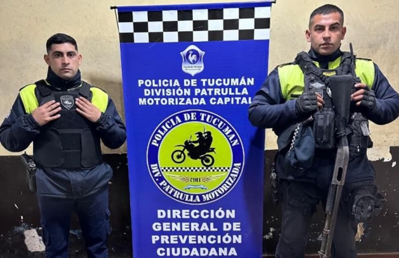 Dos policías salvaron a un bebé que se estaba asfixiando