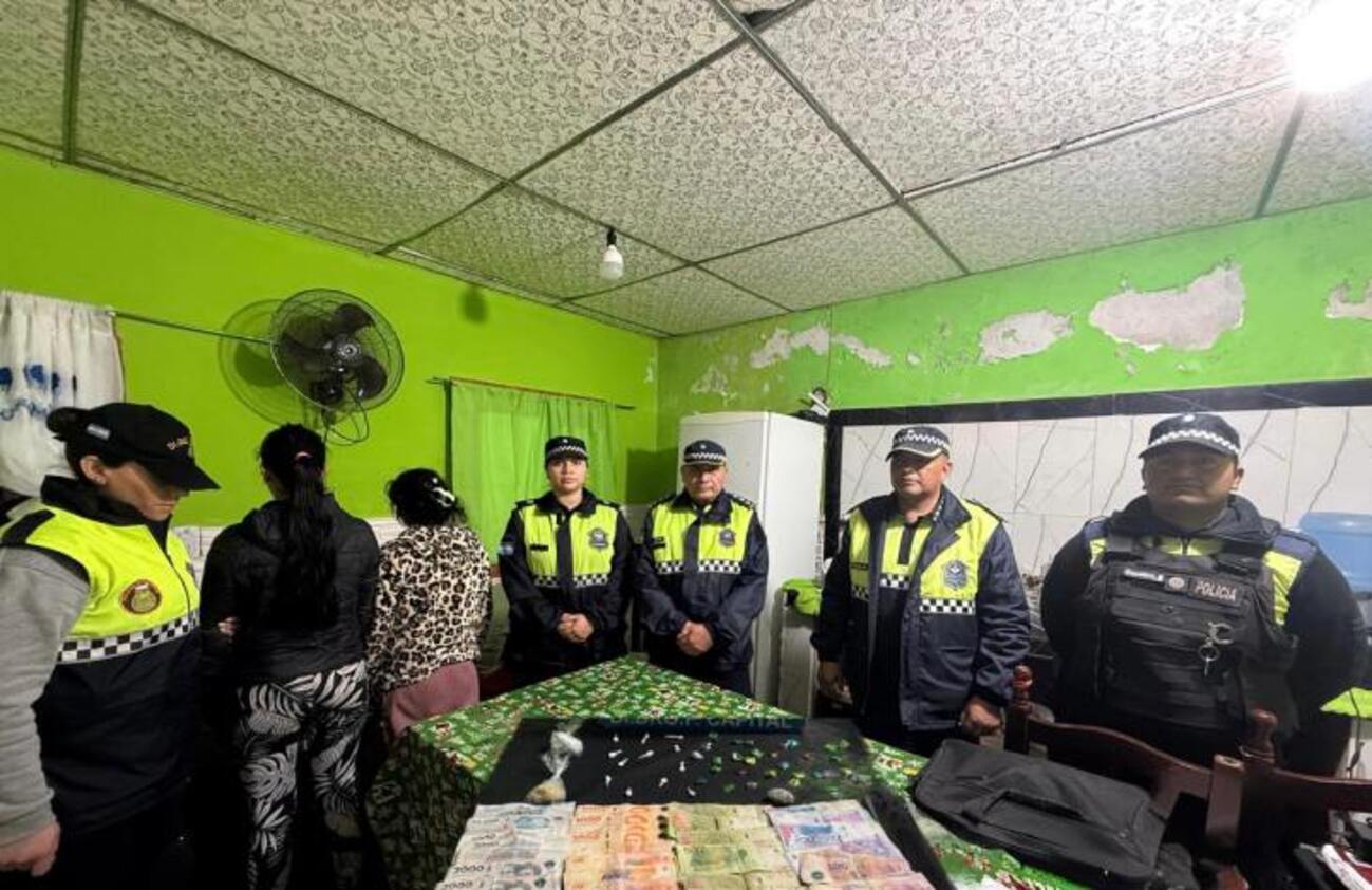 Allanan seis domicilios y secuestran estupefacientes