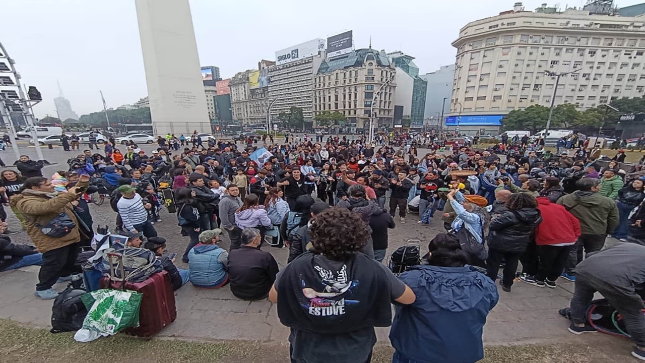 Incidentes y detenidos en el Obelisco en el banderazo por el Indio